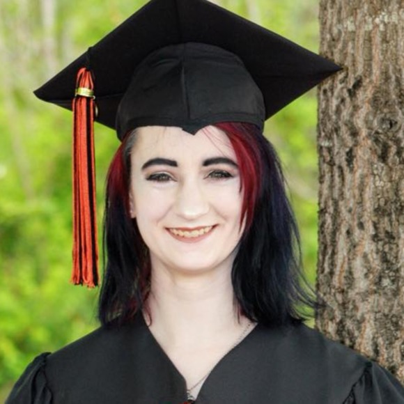 Meet your Posher, Hannah - Picture 1 of 1